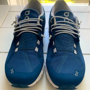 On Woman’s Cloud Low Too Running Sneakers